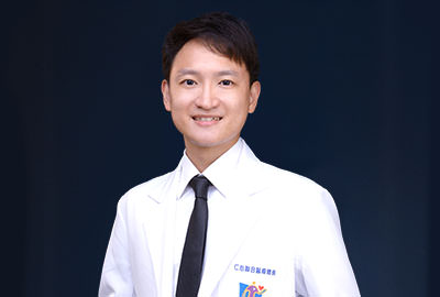 陳柏州 醫師专治內科:<br>感冒、中暑、咳嗽、頭昏、心悸、睡眠障礙、鼻過敏、氣喘、肝膽胃腸疾病、腎臟病、水腫、慢性疲勞、自律神經失調、憂鬱、糖尿病、高血壓、高血脂、中醫調理。<br>兒科:<br>小兒發育、過敏、氣喘、遺尿、考生症候群、性早熟。<br>皮膚科:<br>濕疹、蕁麻疹。<br>針傷科：<br>急慢性運動傷害、筋骨挫傷、急慢性疼痛治療(落枕）、肩背僵硬痠痛、下背痛、坐骨神經痛、五十肩、腦中風、顏面神經麻痺、身體結構功能平衡整合治療、假胯髖、兒童運動表現與運動傷害
