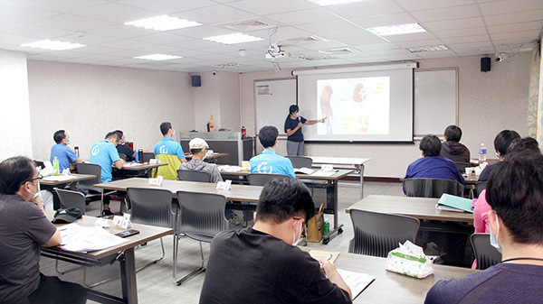仁师父训练学院上课照片