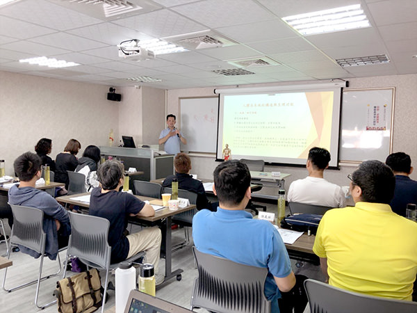 仁师父训练学院上课照片