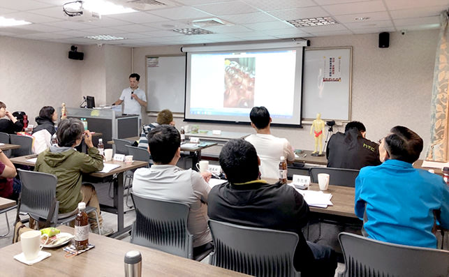 仁师父训练学院上课照片