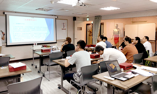 仁师父训练学院上课照片